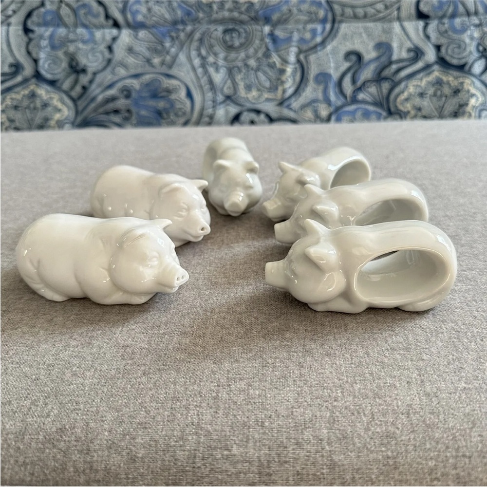 Adorable PIG salt and pepper shakers AND 4 napkin ring holders- Porcelain